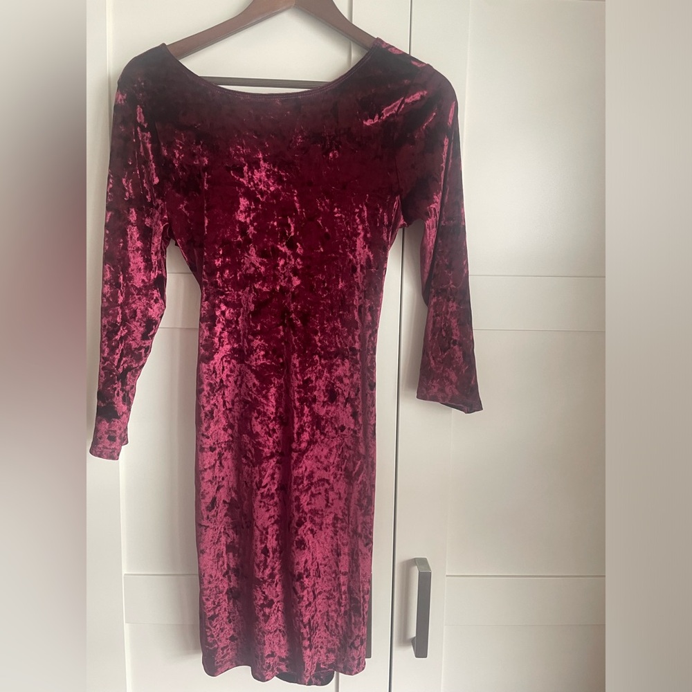 Maroon women’s large dress